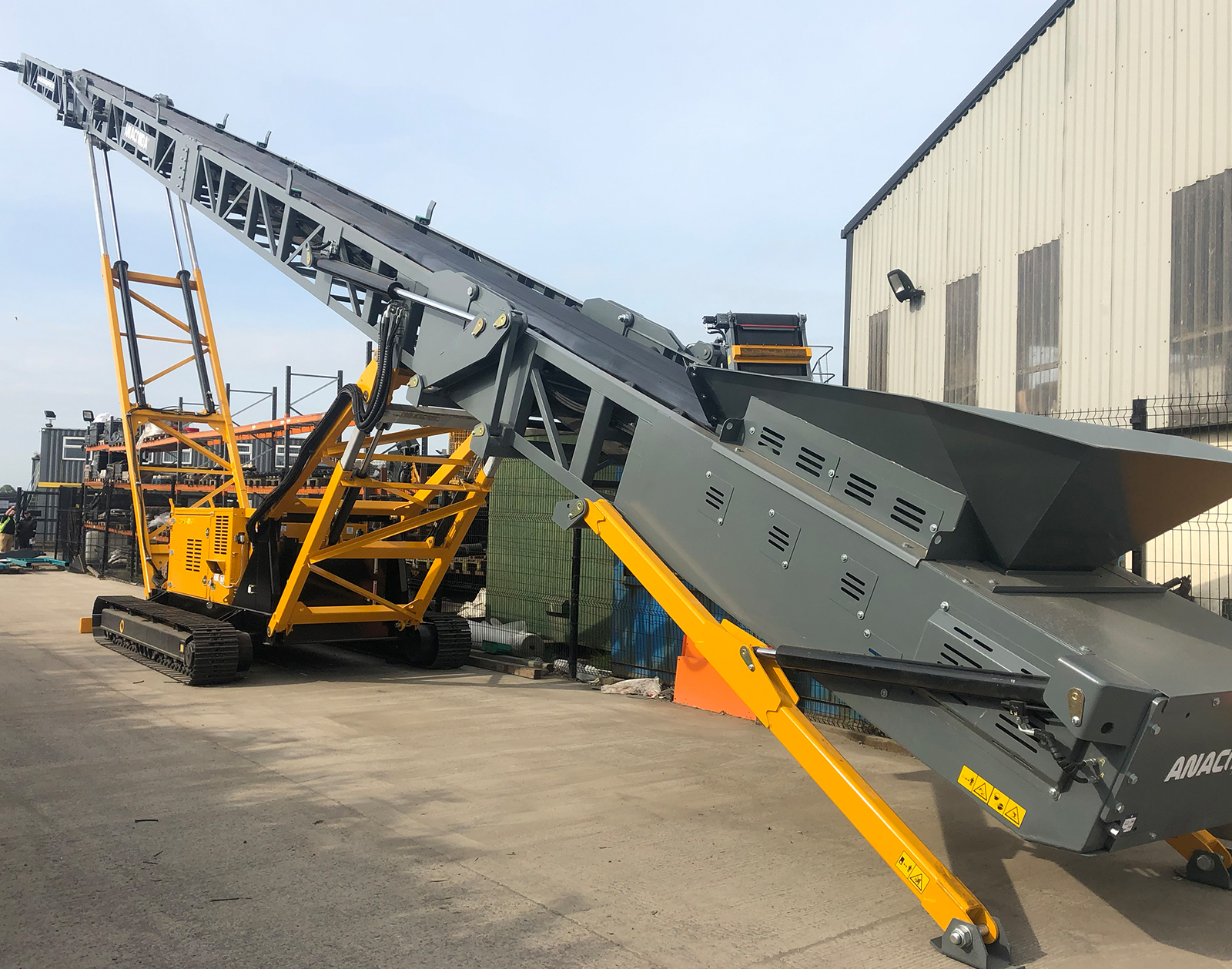 Anaconda TR100 Tracked Conveyor in working position