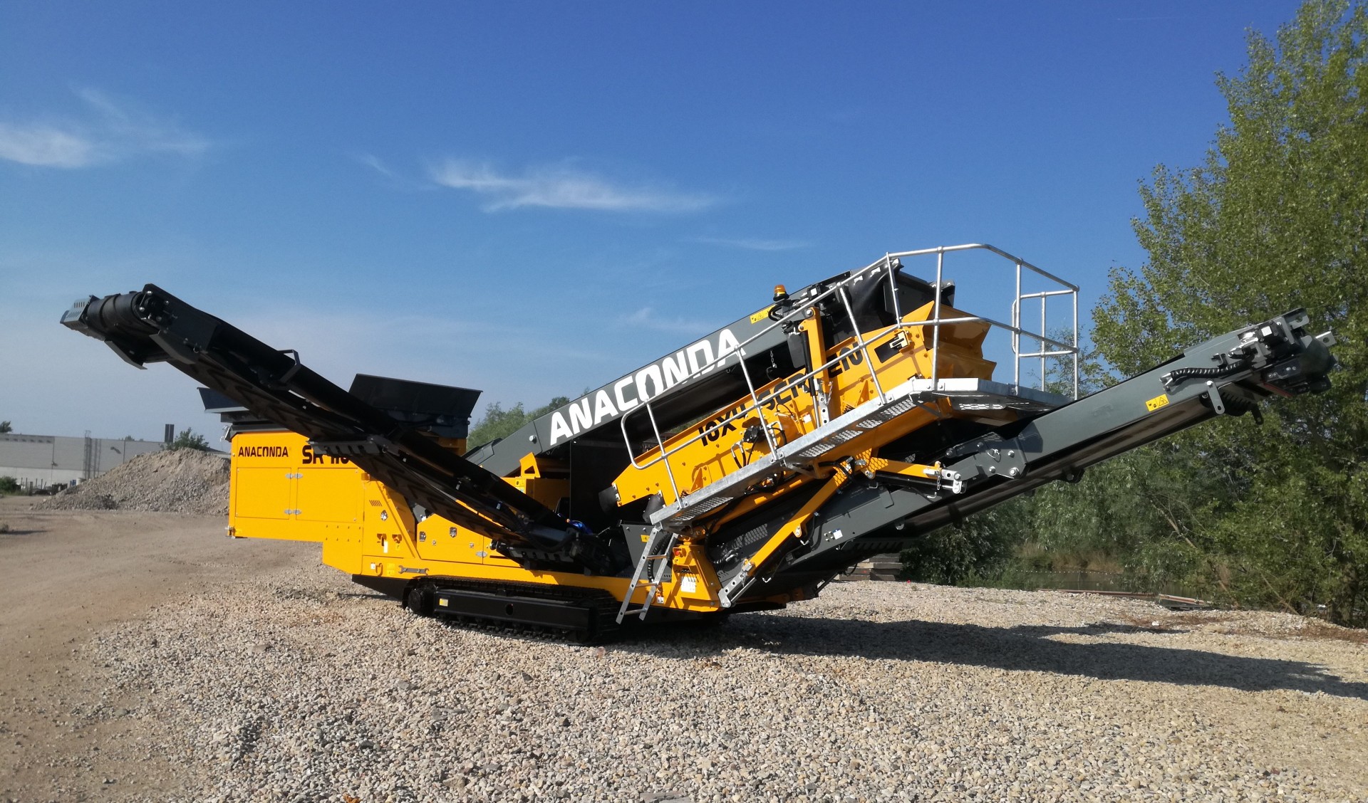 Anaconda SR410 SR410 working on aggregates in Czech