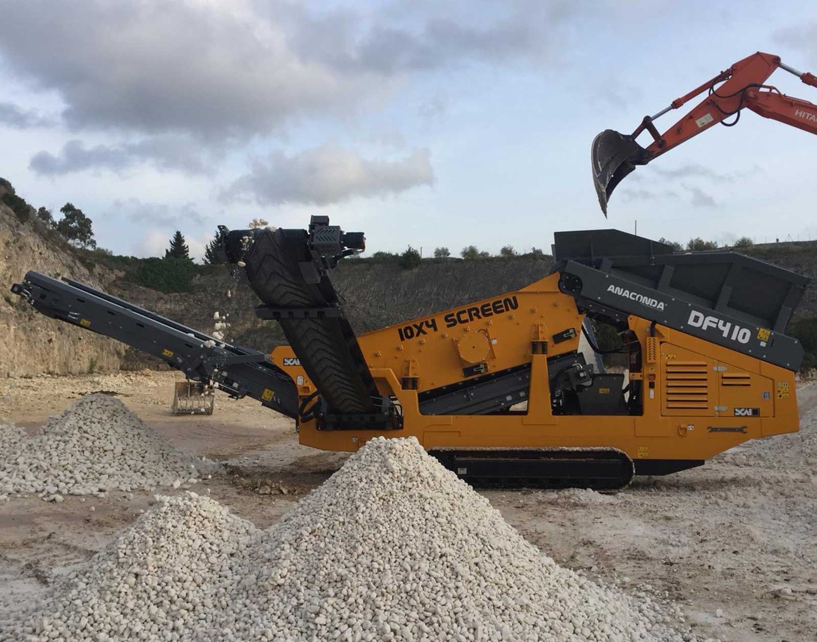 DF410-1 Anaconda DF410 Screener Working on Limestone in Italy