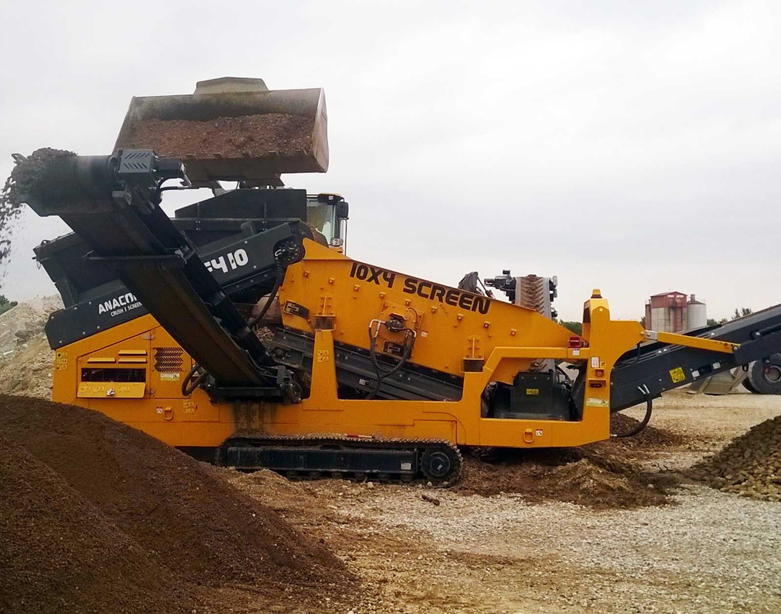 DF410-4 DF410 Scalping Screen in a sand application