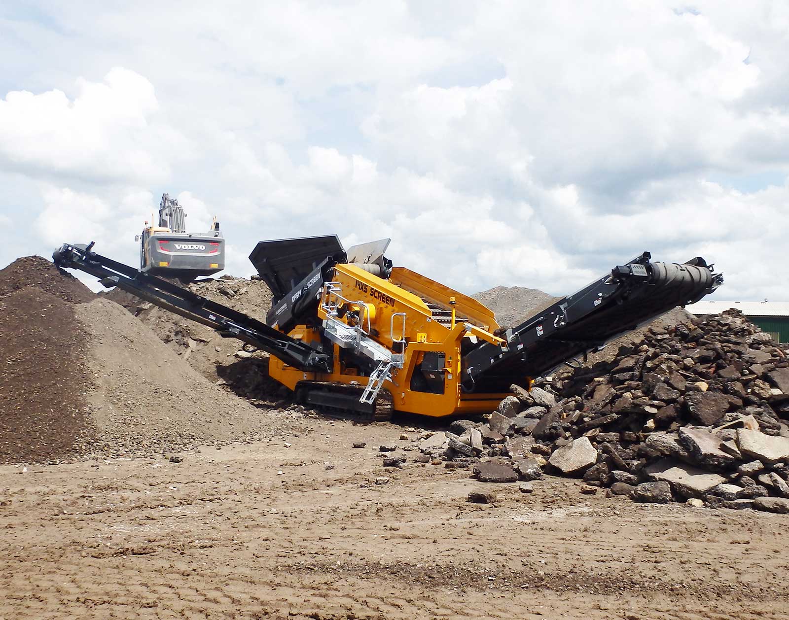 DF514-1 DF514 Scalping Screen Working on C&D Waste