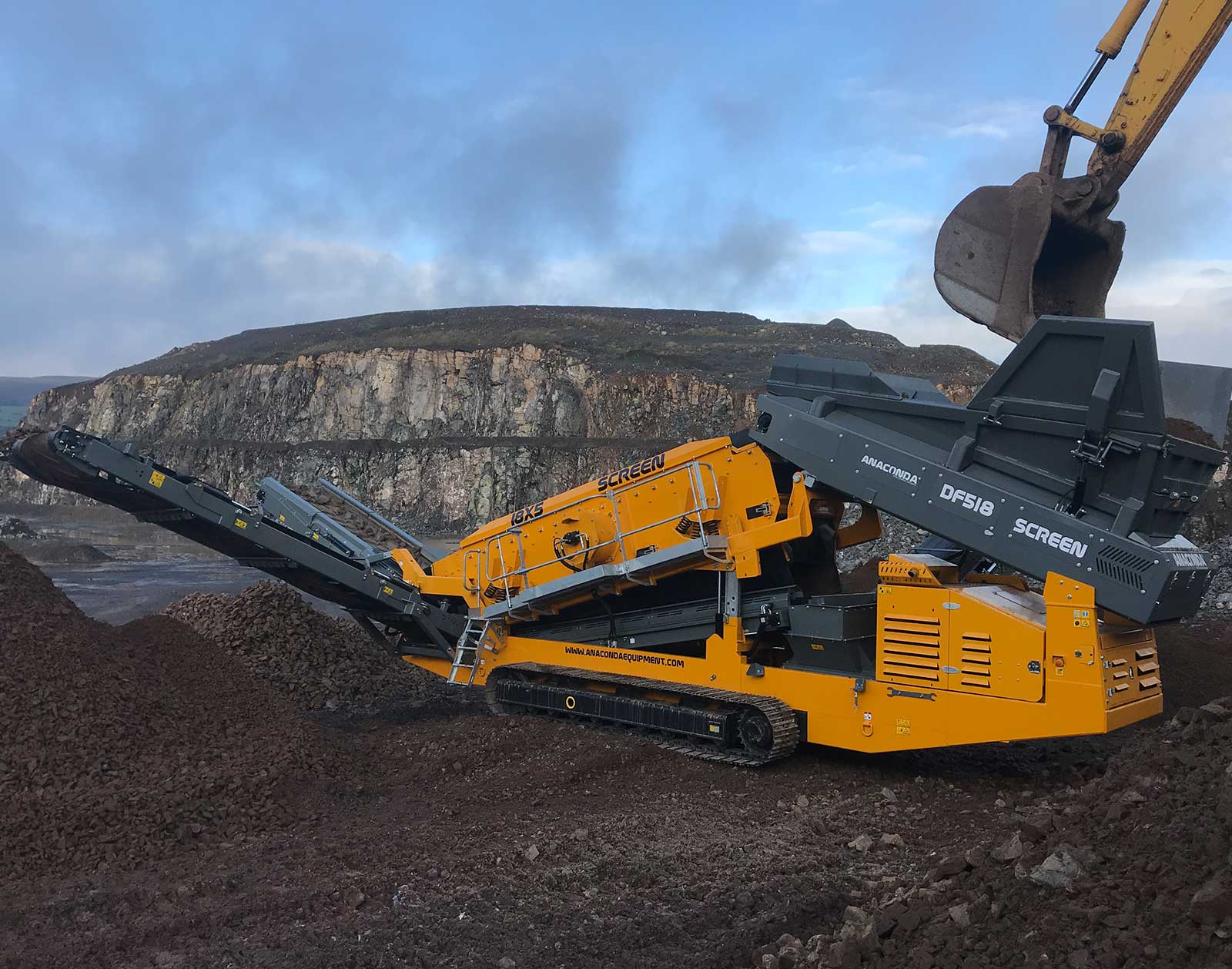 DF518-1 Anaconda DF518 Scalping Screen Working in a quarry application