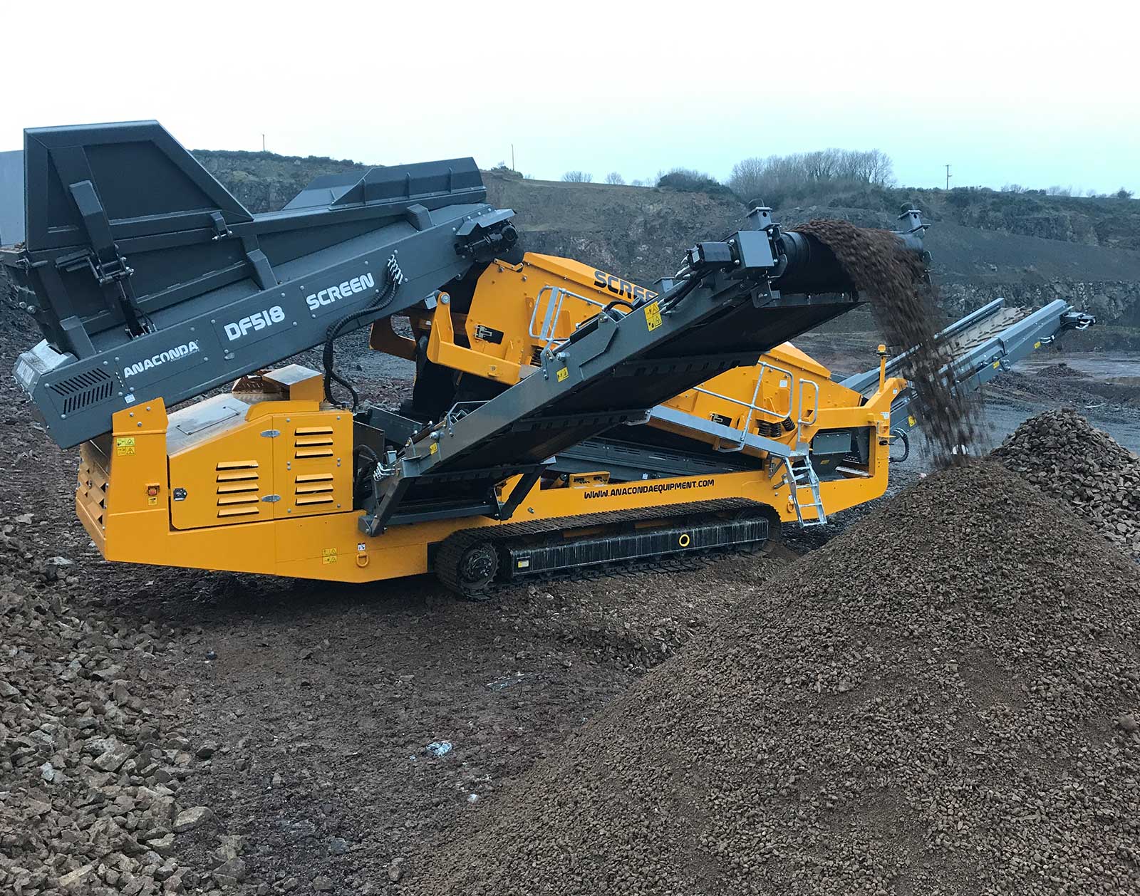 DF518-2 Anaconda DF518 Scalping Screen producing fines in a quarry