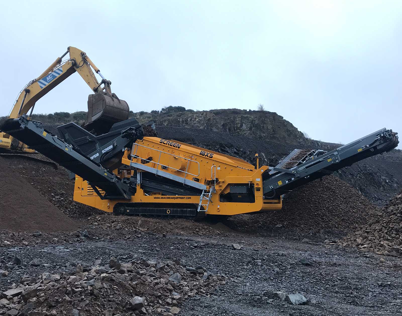 DF518-3 Anaconda DF518 Scalping Screen sorting huge quantities of aggregates in a quarry application