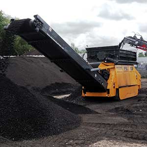 FSL100 Heavy Duty Scalping Screen working on Coal