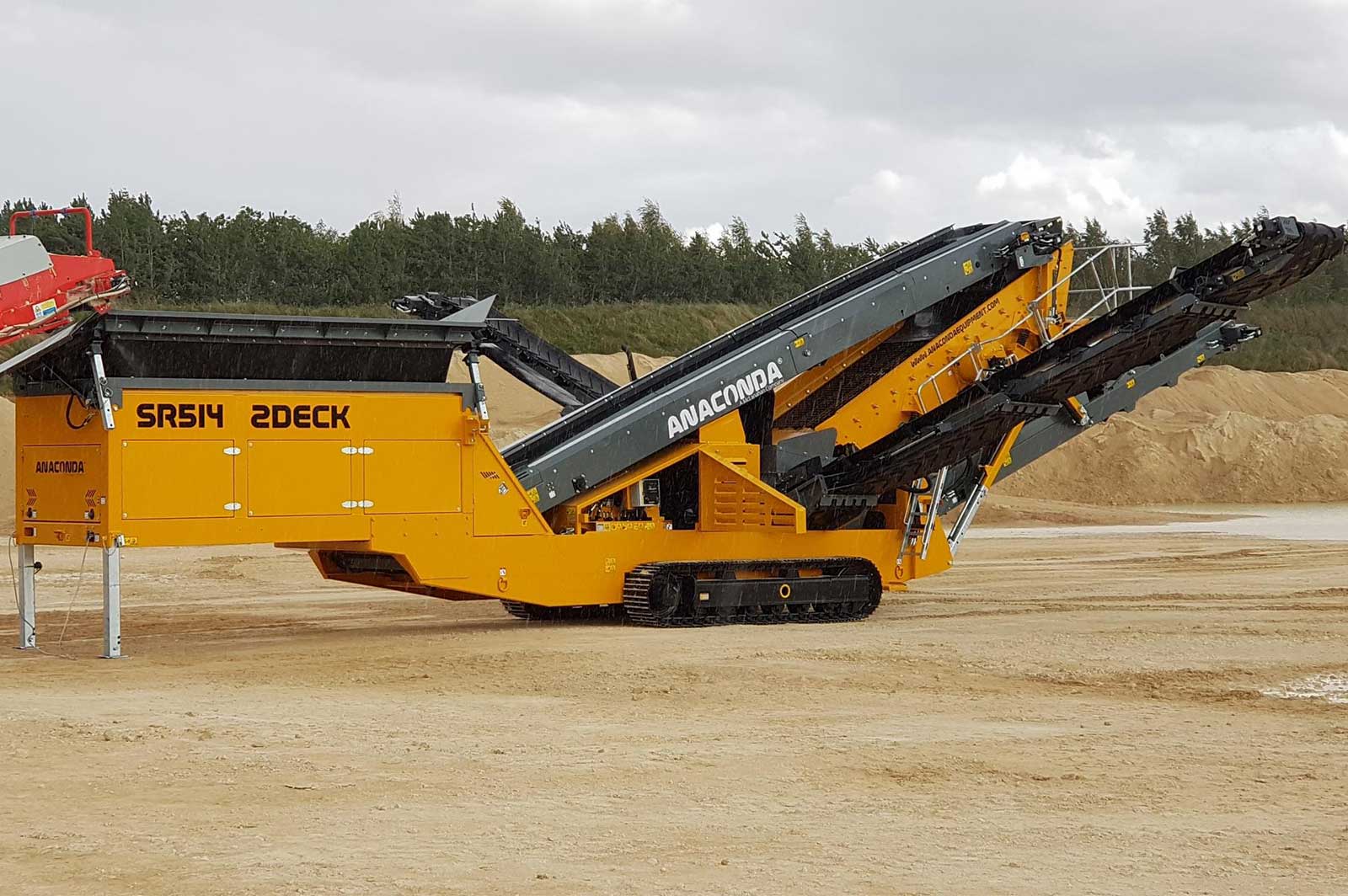 SR514-2 Anaconda SR514 Fine Material Screener working on sand