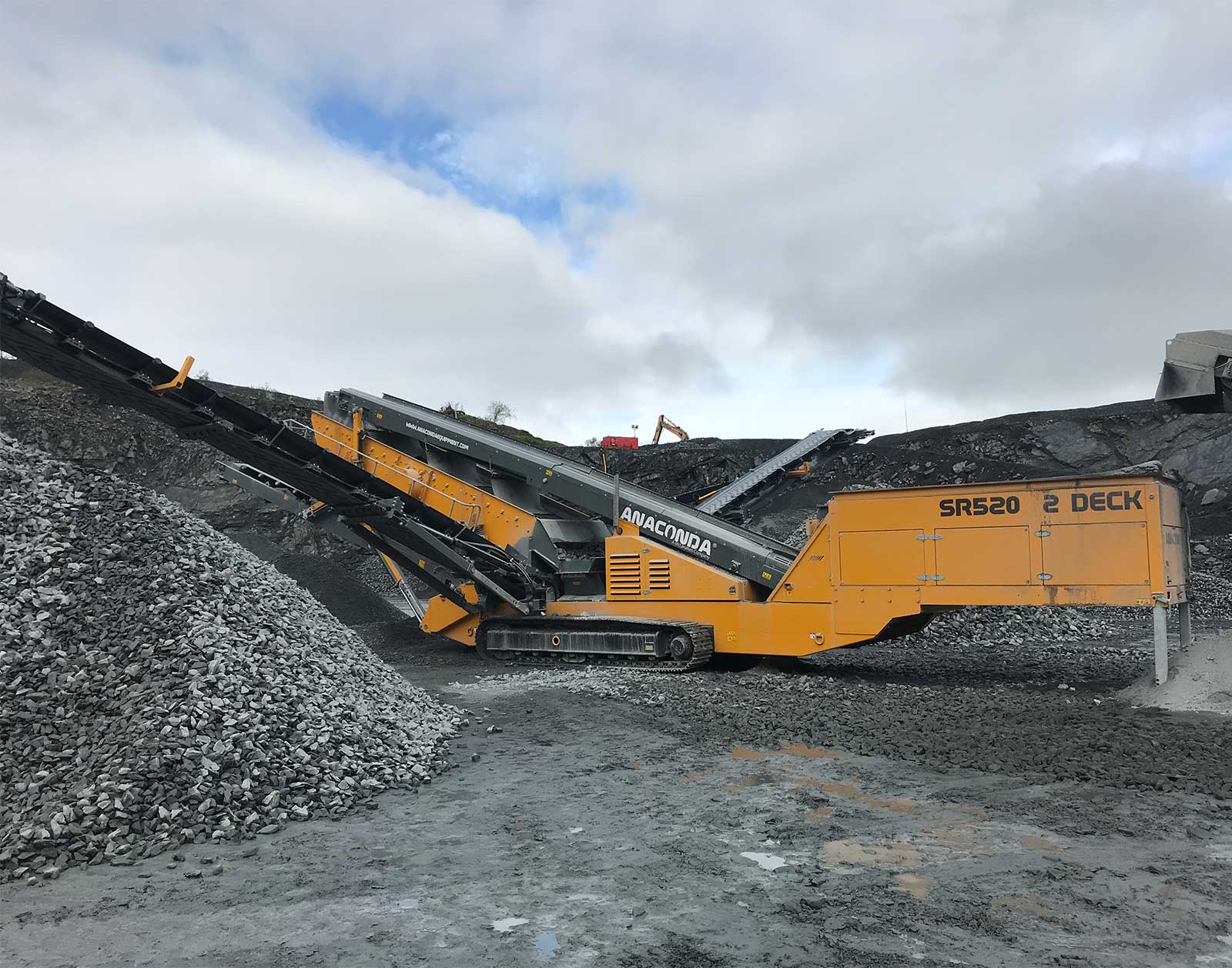SR520-Gallery-Slide-1 Anaconda SR520 Finishing Screen in a Quarry Application