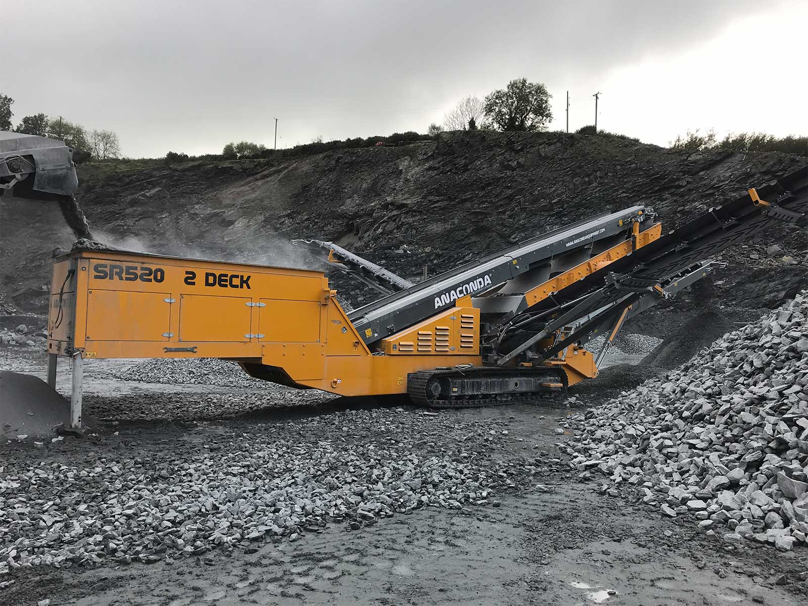 SR520-Gallery-Slide-4 Anaconda SR520 20 X 5 Finishing Screen separating aggregates