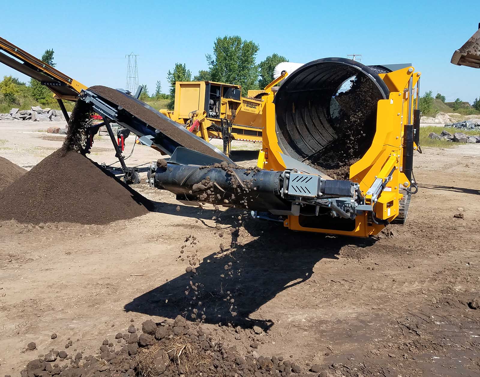 TD620-4 Anaconda TD620 Trommel Screen creating topsoil in america