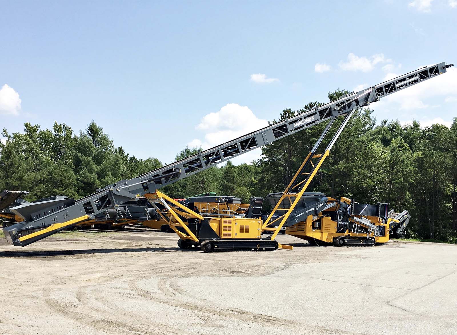 TR100 (1) Anaconda TR100 Tracked Conveyor at Anaconda USA